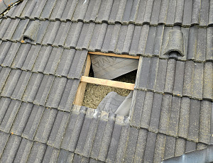 Zateplení stropu rodinného domu pomocí foukané izolace